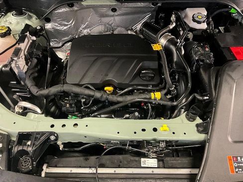 Used 2024 Chevrolet Trax ACTIV w/ Sunroof Package image 7