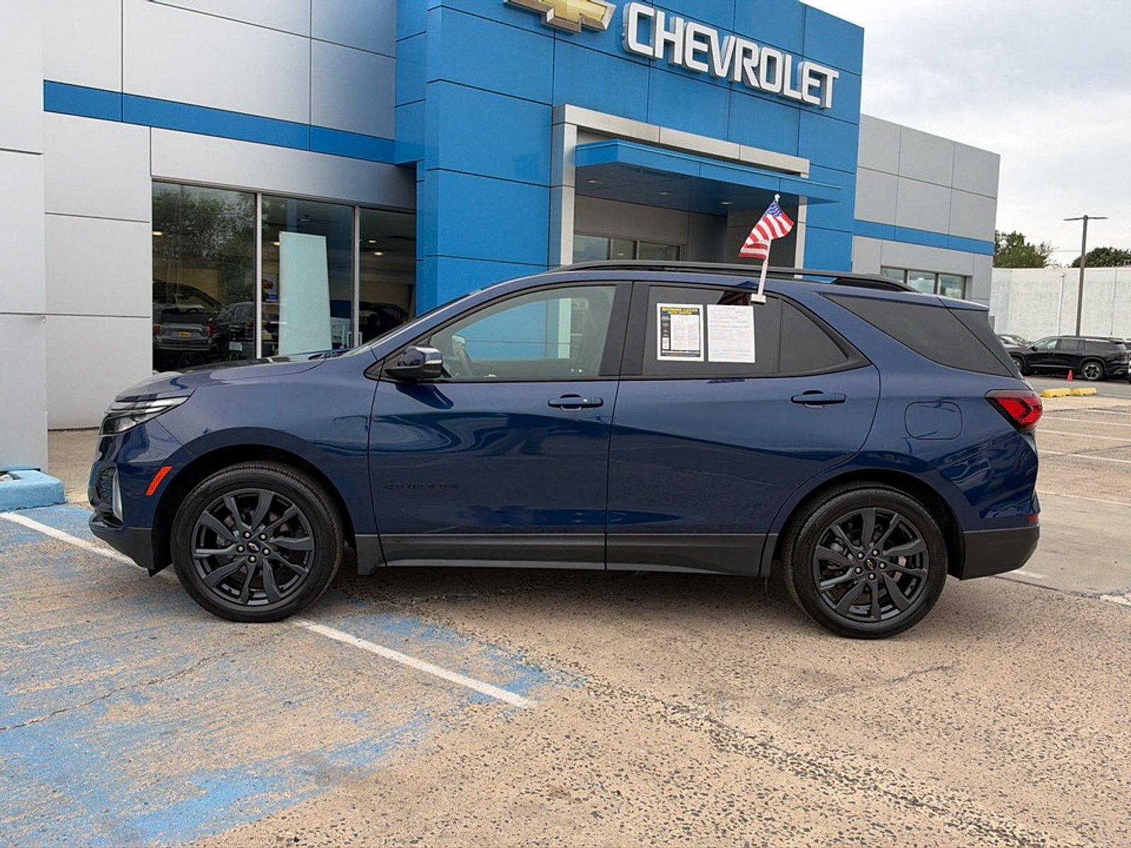 Used 2023 Chevrolet Equinox RS w/ RS Leather Package AWD/4WD image 8