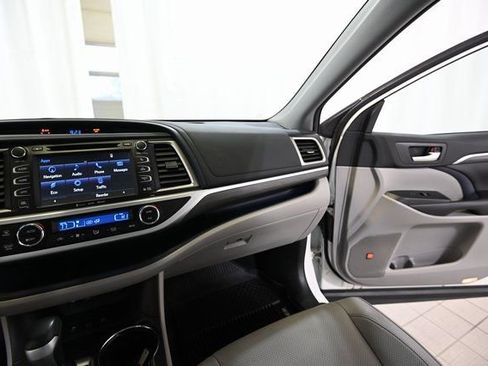 Used 2019 Toyota Highlander Limited Platinum image 34