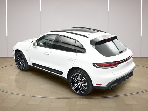 Used 2026 Porsche Macan AWD/4WD image 36