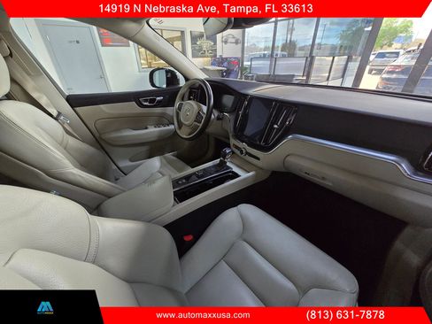 Used 2018 Volvo XC60 T5 Momentum w/ Vision Package image 28