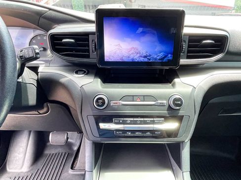 Used 2020 Ford Explorer XLT AWD/4WD image 12