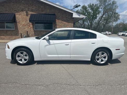 Used 2014 Dodge Charger SE RWD image 10