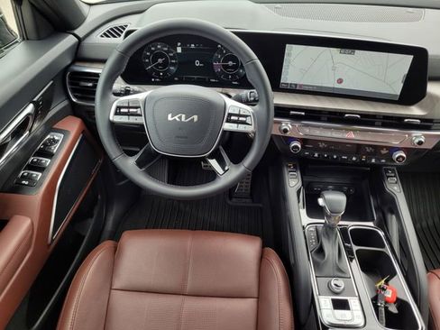 Used 2024 Kia Telluride SX w/ Towing Package FWD image 12
