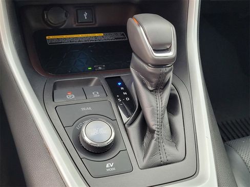 Used 2021 Toyota RAV4 Limited image 21