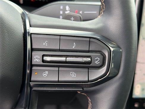 Used 2024 GMC Acadia AT4 w/ Luxury Package image 26