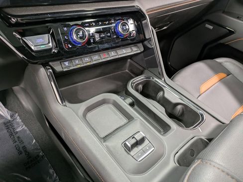 Used 2025 GMC Sierra 2500 AT4 w/ Technology Package image 14