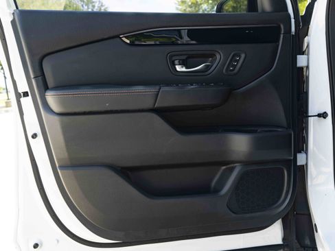 Used 2024 Honda Pilot TrailSport image 37
