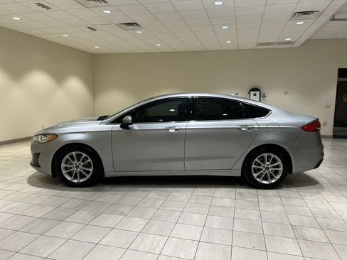 Used 2020 Ford Fusion SE FWD image 2