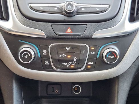Used 2018 Chevrolet Equinox LS FWD image 18
