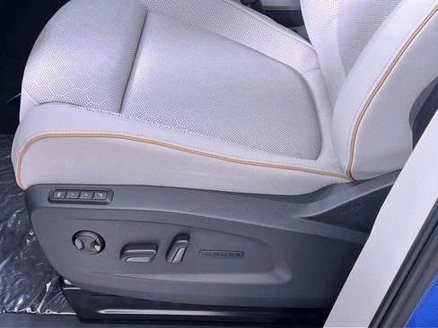 New 2025 Volkswagen ID. Buzz 1st Edition image 12