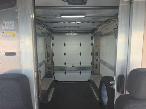 Used 2024 Chevrolet Brightdrop 400 w/ Commercial Equipment Package AWD/4WD image 12