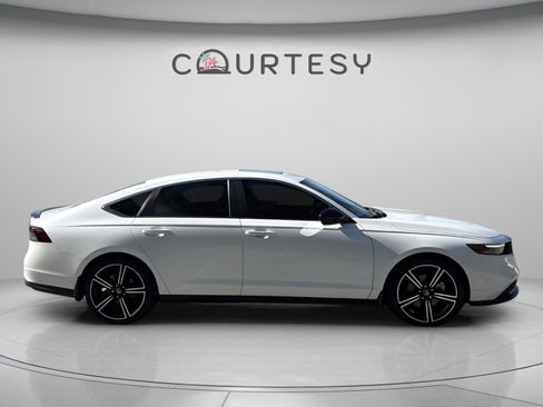 Used 2023 Honda Accord Sport image 8
