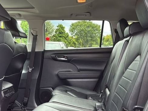 Certified 2025 Toyota Highlander XLE AWD/4WD image 21