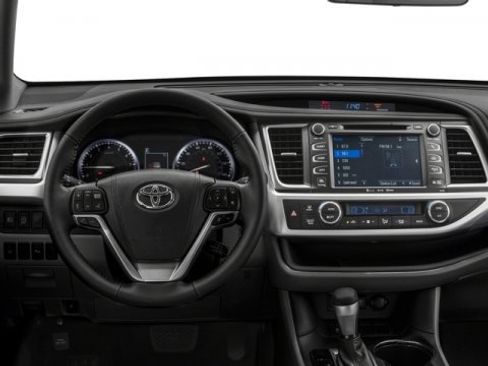 Used 2017 Toyota Highlander Limited Platinum image 10