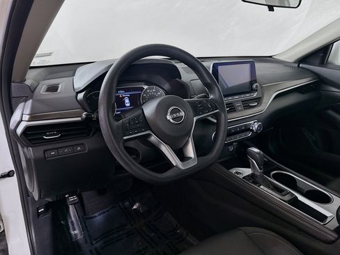 Used 2023 Nissan Altima 2.5 SV image 9