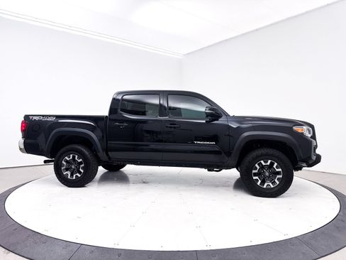 Used 2019 Toyota Tacoma TRD Off-Road AWD/4WD image 33