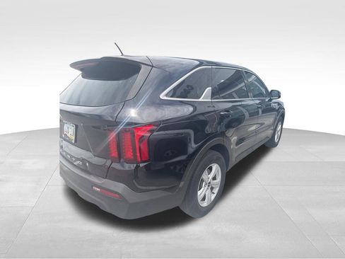 Used 2022 Kia Sorento LX FWD image 11
