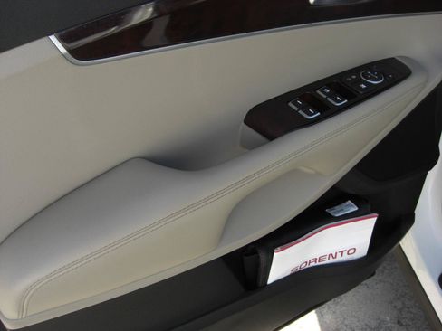 Used 2018 Kia Sorento FWD image 20