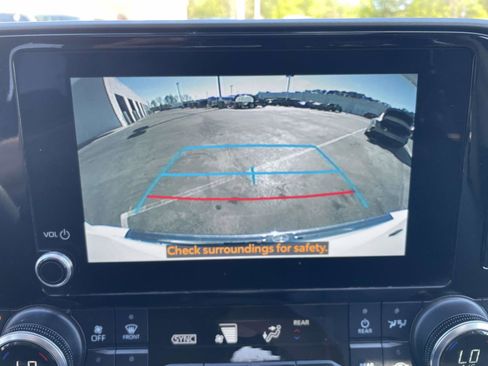 Used 2023 Toyota Highlander XLE AWD/4WD image 34