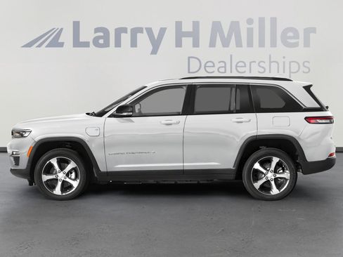 Used 2023 Jeep Grand Cherokee Trailhawk image 5