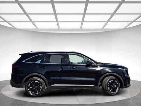 Used 2024 Kia Sorento S AWD/4WD image 2