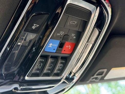 Used 2022 Jeep Grand Cherokee Overland AWD/4WD image 18