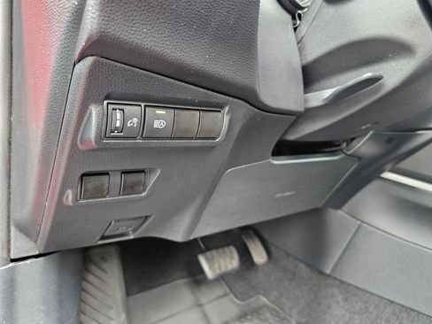 Used 2023 Toyota Corolla Cross LE w/ Moonroof Package image 21