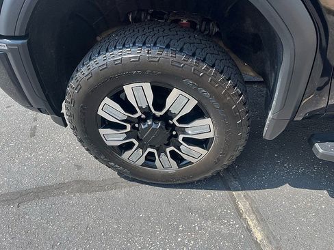 Used 2025 GMC Sierra 2500 Denali AWD/4WD image 9