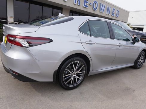 Used 2024 Toyota Camry XLE w/ Cold Weather Package image 6