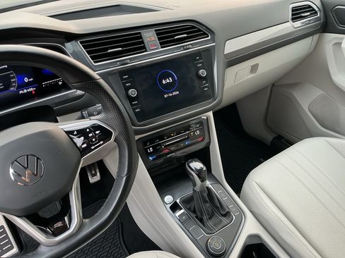Used 2022 Volkswagen Tiguan SE R-Line AWD/4WD image 13