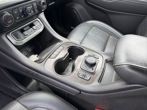 Used 2023 GMC Acadia SLT FWD image 11