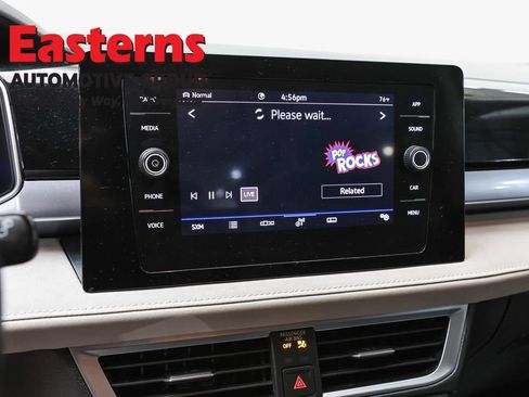 Used 2025 Volkswagen Taos SE AWD/4WD image 18
