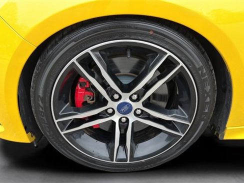Used 2018 Ford Focus ST image 24