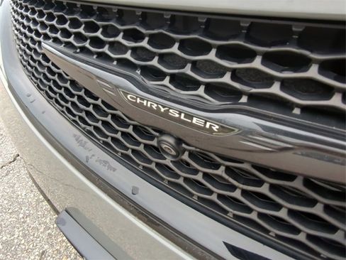 Used 2020 Chrysler Pacifica Touring-L w/ Advanced Safetytec Group image 31