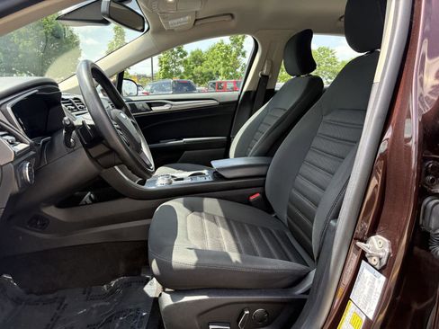 Used 2019 Ford Fusion SE FWD image 16