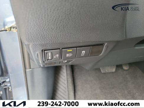 Used 2024 Toyota Corolla Cross AWD Hybrid image 32