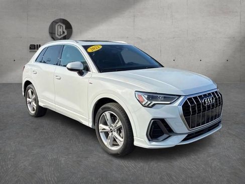 Used 2022 Audi Q3 2.0T Premium Plus w/ Premium Plus Package AWD/4WD image 2