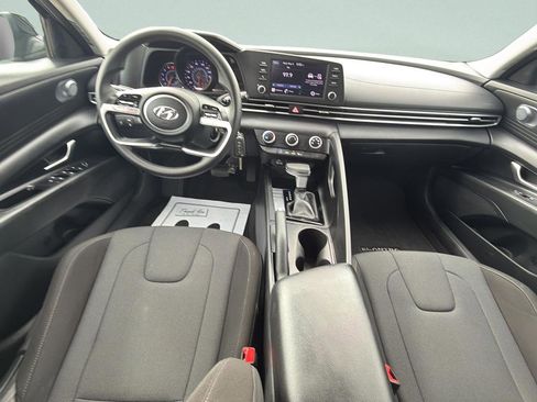 Used 2023 Hyundai Elantra SE FWD image 13