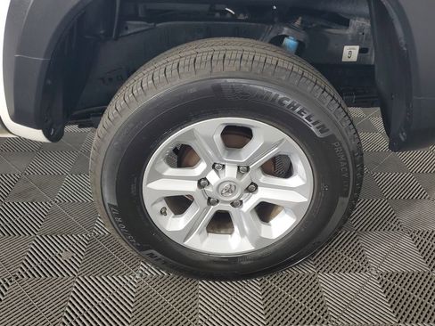 Used 2017 Toyota Tacoma SR image 29