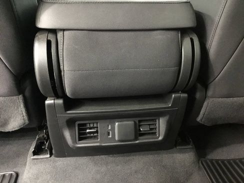 Used 2022 Chevrolet Silverado 1500 LT AWD/4WD image 30