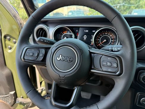 Used 2023 Jeep Gladiator Sport image 31