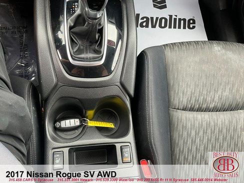 Used 2017 Nissan Rogue SV AWD/4WD image 17