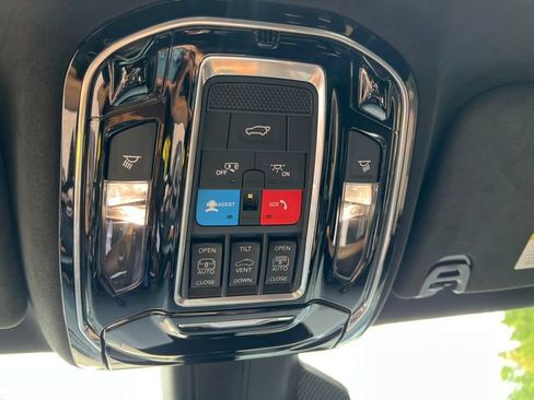 Used 2023 Jeep Grand Wagoneer Series III AWD/4WD image 24