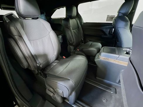 New 2026 Toyota Sienna Platinum image 22