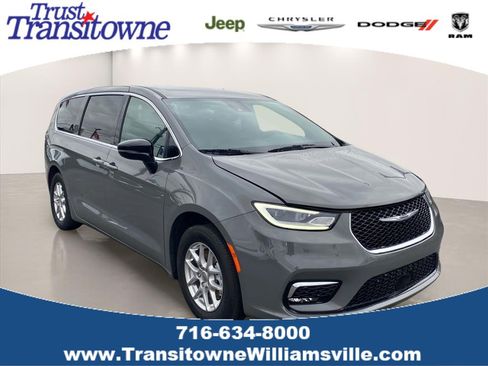 Used 2025 Chrysler Pacifica Select FWD image 1
