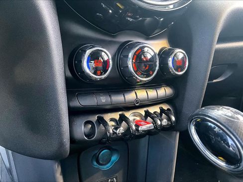 Used 2016 MINI Cooper 4-Door Hardtop image 32