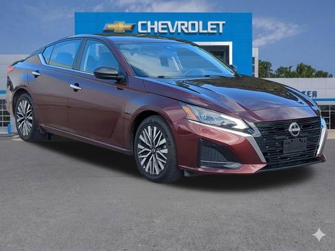 Used 2024 Nissan Altima 2.5 SV FWD image 8
