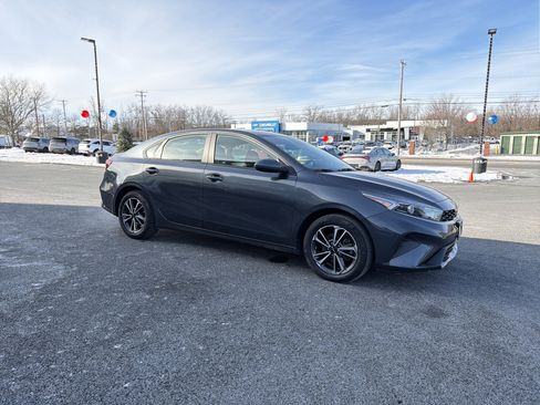 Used 2023 Kia Forte LXS image 3