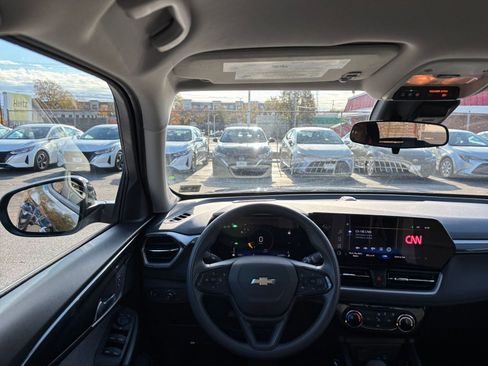 Used 2025 Chevrolet TrailBlazer LT image 32